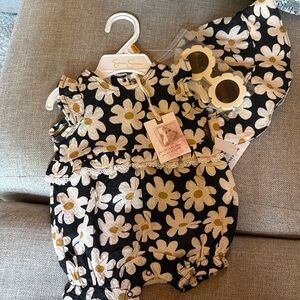 Jessica Simpson Black Daisy-Print Baby Romper with Matching Hat and sunglasses